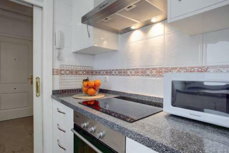 Vista Al Faro Apartment Estepona Bagian luar foto